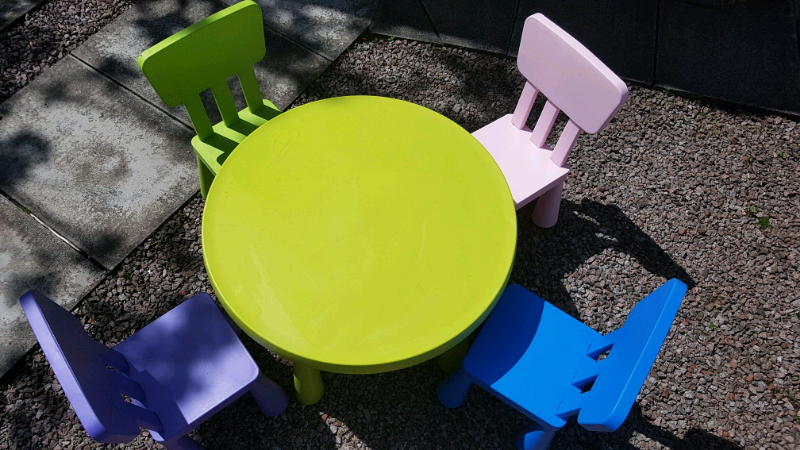 gumtree childrens table and chairs